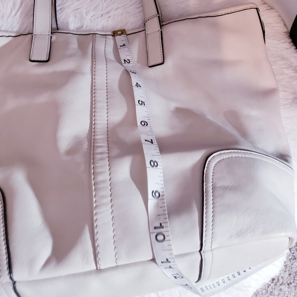 Extra Pics.COACH Hadley Leather Tote - 🌹Listing 2 - Picture 2 of 8